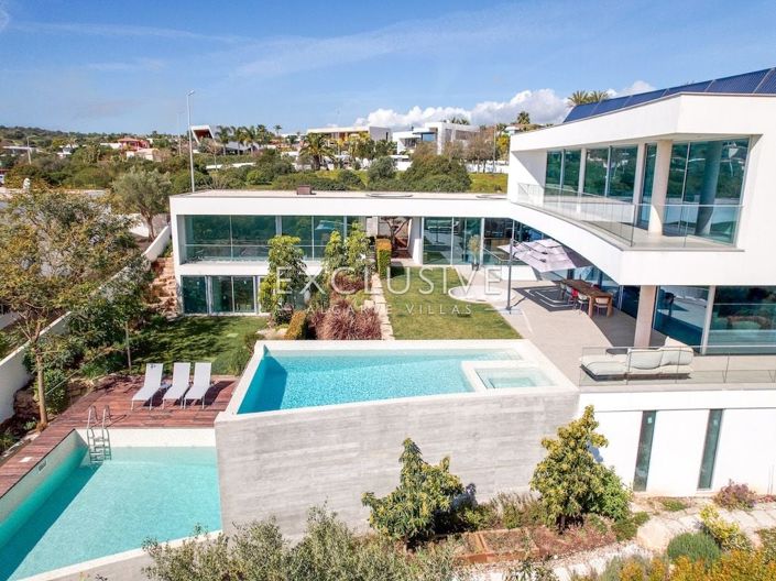 Image No.1-6 Bed Villa for sale