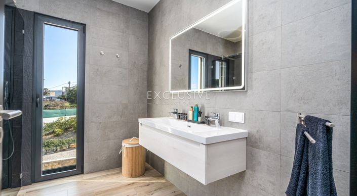 Image No.7-4 Bed Villa for sale