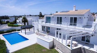 1 - Lagoa, Villa