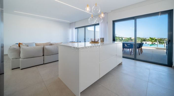 Image No.10-4 Bed Villa for sale