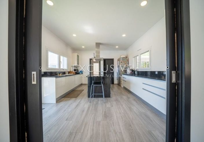 Image No.3-4 Bed Villa for sale