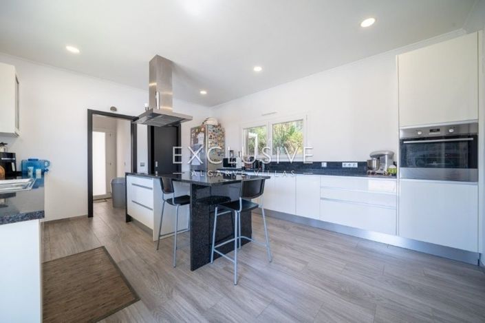 Image No.4-4 Bed Villa for sale