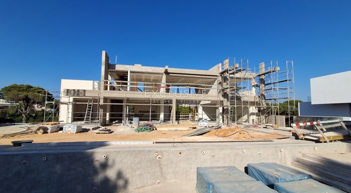 Image No.2-4 Bed Villa for sale