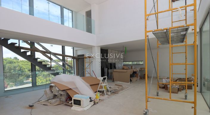 Image No.3-4 Bed Villa for sale