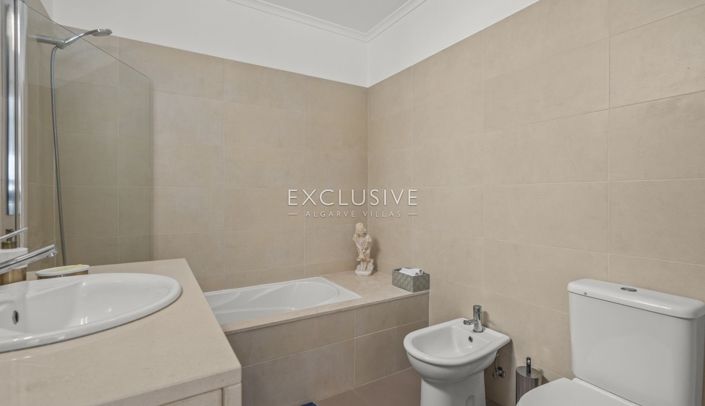 Image No.17-4 Bed Apartment for sale