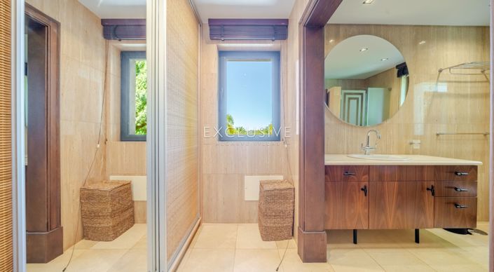 Image No.40-5 Bed Villa for sale