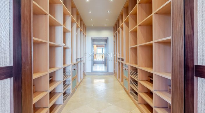 Image No.57-5 Bed Villa for sale