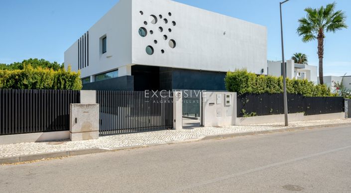 Image No.14-4 Bed Villa for sale