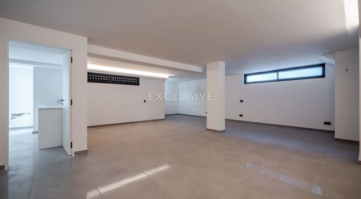 Image No.29-4 Bed Villa for sale