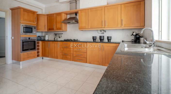 Image No.10-4 Bed Villa for sale