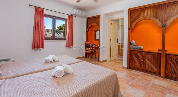 Image No.12-7 Bed Villa for sale