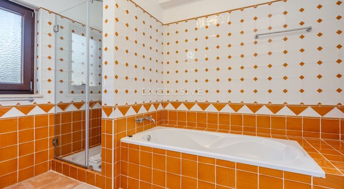 Image No.14-7 Bed Villa for sale