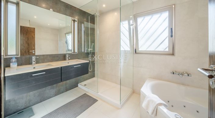 Image No.17-3 Bed Villa for sale