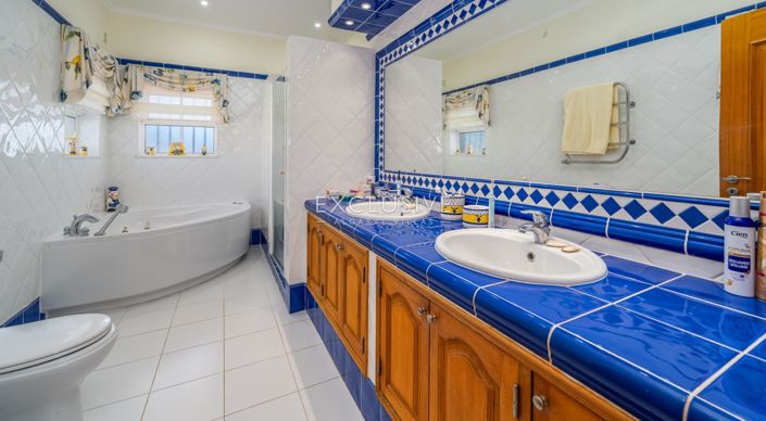 Image No.27-3 Bed Villa for sale