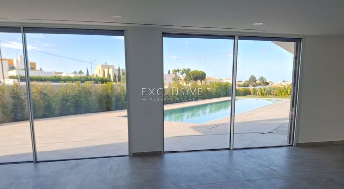 Image No.10-4 Bed Villa for sale