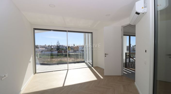 Image No.12-4 Bed Villa for sale