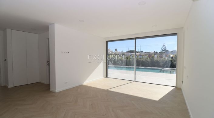 Image No.14-4 Bed Villa for sale