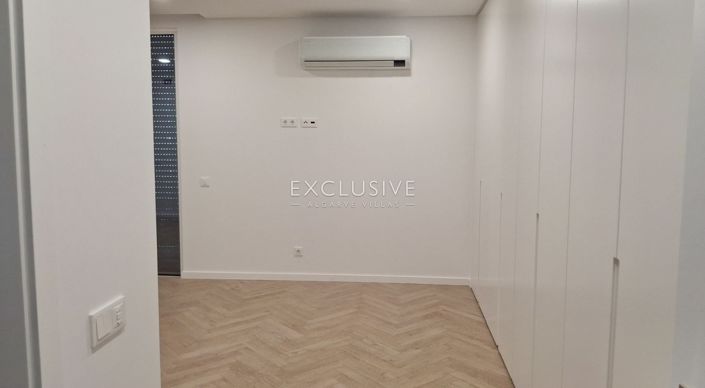 Image No.17-4 Bed Villa for sale