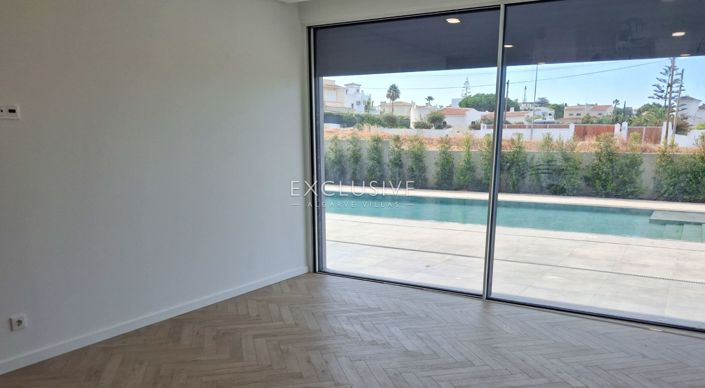 Image No.19-4 Bed Villa for sale