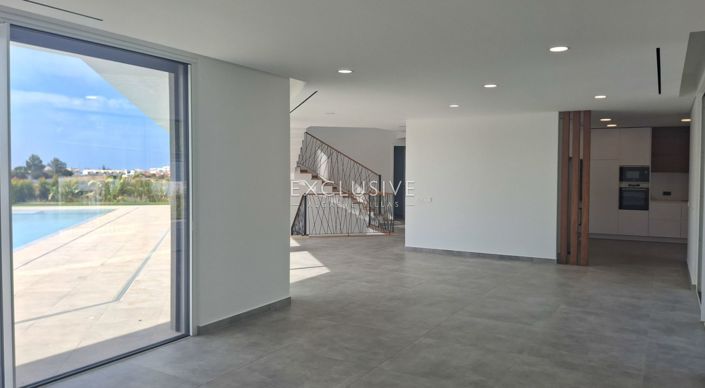 Image No.3-4 Bed Villa for sale