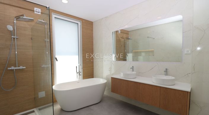Image No.8-4 Bed Villa for sale