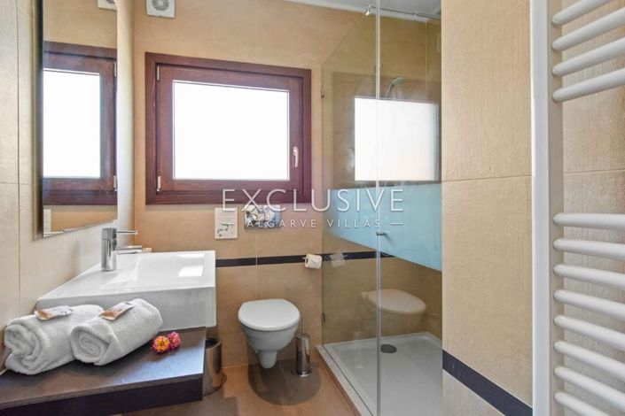 Image No.12-3 Bed Townhouse for sale