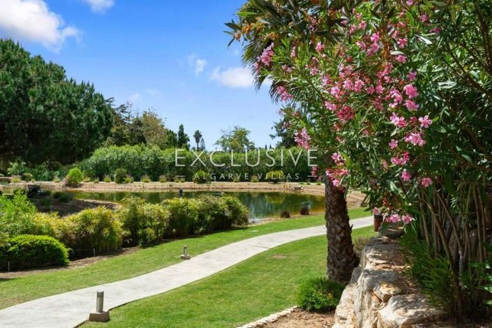 Image No.26-3 Bed Townhouse for sale