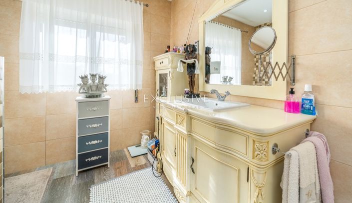 Image No.18-3 Bed Villa for sale