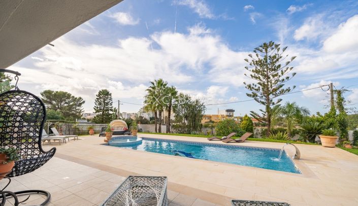 Image No.3-3 Bed Villa for sale