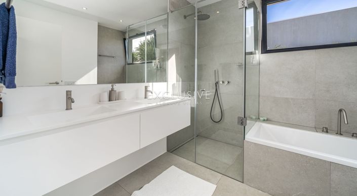 Image No.26-5 Bed Villa for sale