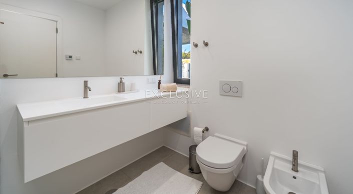 Image No.33-5 Bed Villa for sale