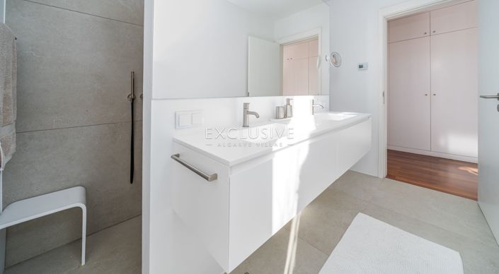 Image No.36-5 Bed Villa for sale