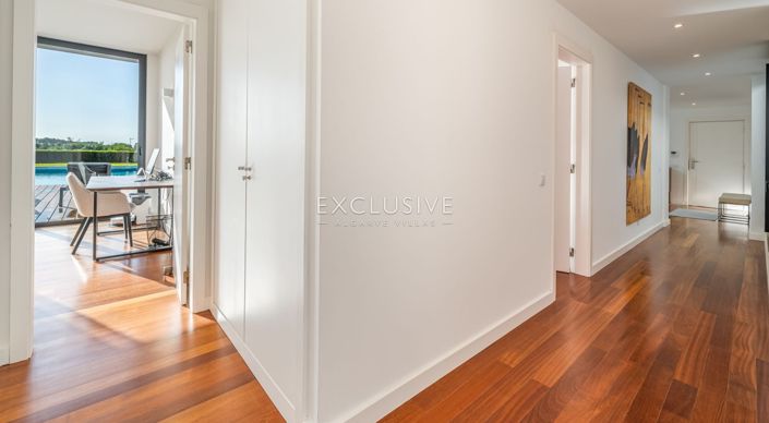 Image No.40-5 Bed Villa for sale