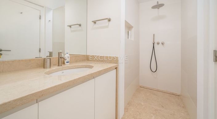 Image No.55-5 Bed Villa for sale