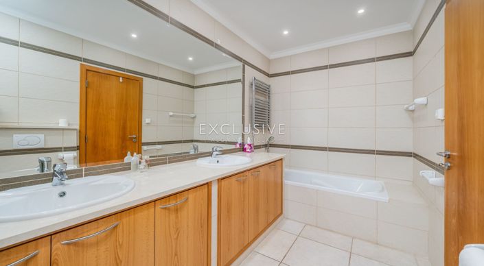 Image No.19-4 Bed Villa for sale