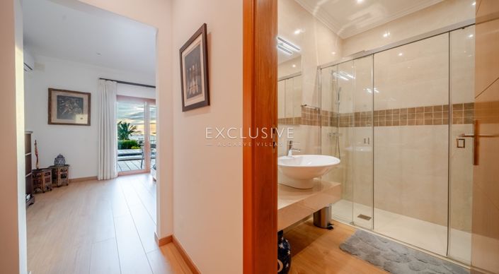 Image No.47-5 Bed Villa for sale