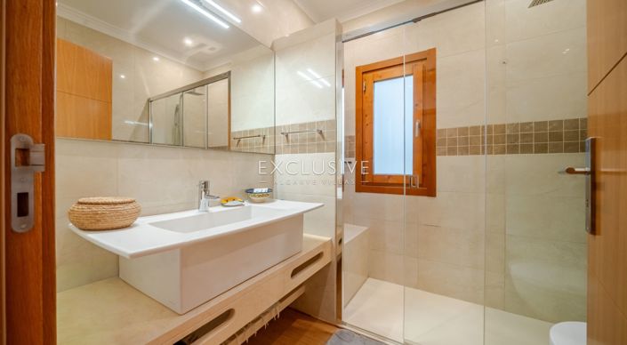 Image No.47-5 Bed Villa for sale