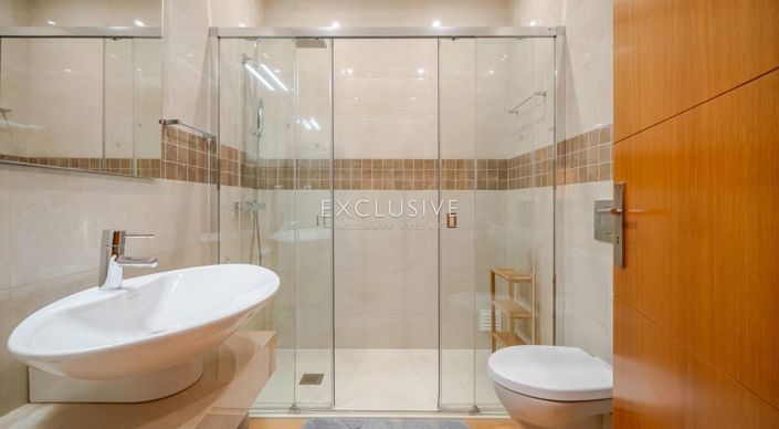 Image No.49-5 Bed Villa for sale