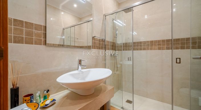 Image No.52-5 Bed Villa for sale