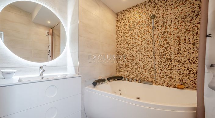 Image No.20-6 Bed Villa for sale