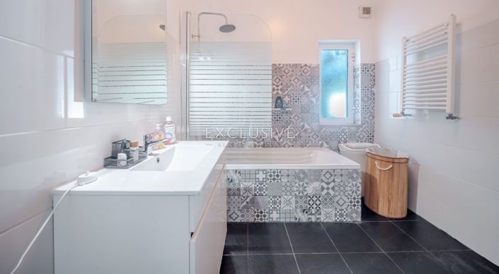 Image No.8-6 Bed Villa for sale