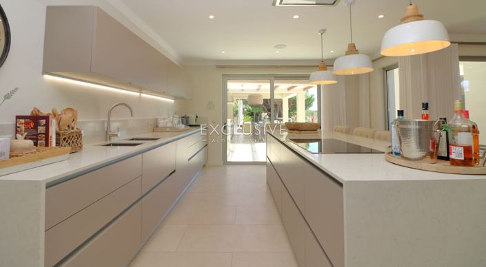 Image No.14-4 Bed Villa for sale