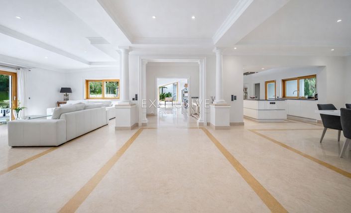 Image No.3-4 Bed Villa for sale