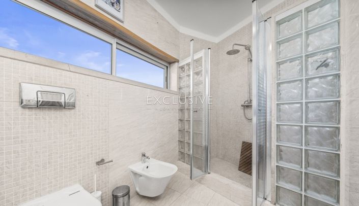 Image No.17-5 Bed Villa for sale