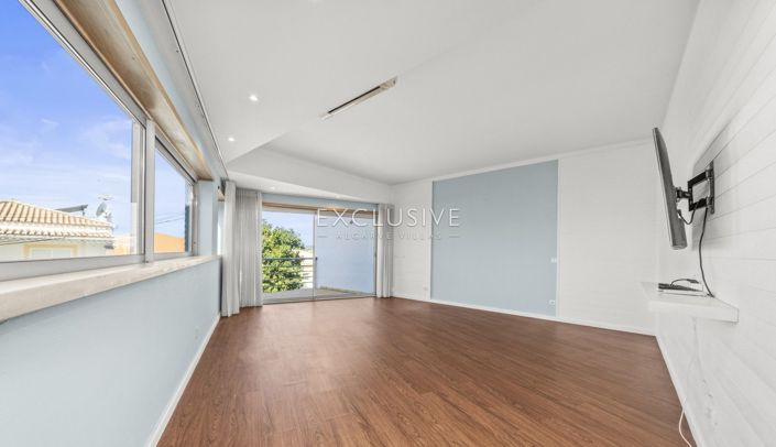 Image No.18-5 Bed Villa for sale