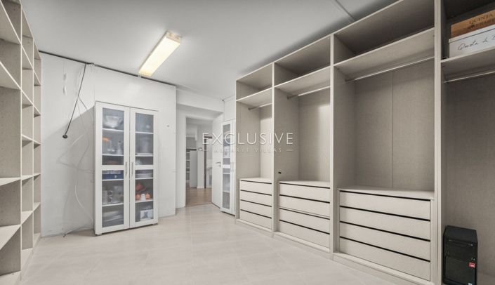 Image No.27-5 Bed Villa for sale