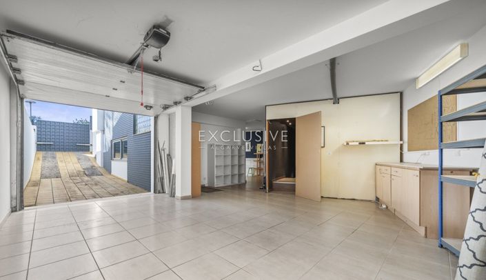 Image No.28-5 Bed Villa for sale