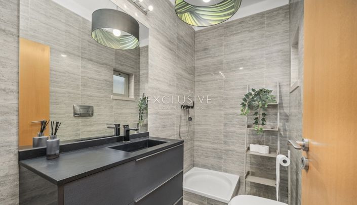 Image No.29-5 Bed Villa for sale