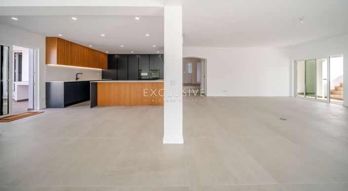 Image No.10-4 Bed Villa for sale