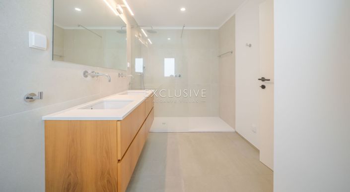 Image No.19-4 Bed Villa for sale